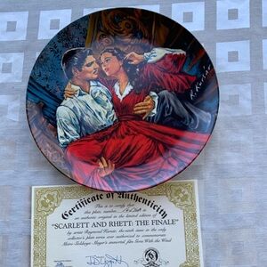 NWT Scarlett and Rhett Decorative Plate